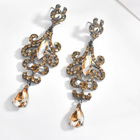 Elegant Gold and Silver Filigree Drop Earrings - Picture 2 of 3